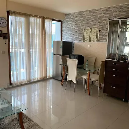 Прекрасни Апартаменти С Басейн, Близо До Морето Apartment